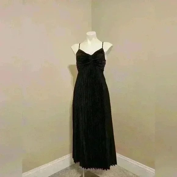 Banana republic black pleated dress - Picture 1 of 4